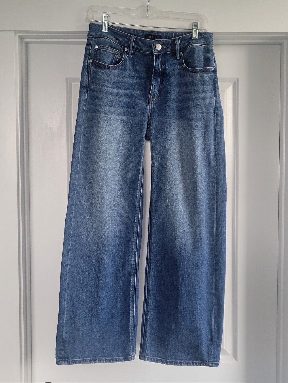 Quince Luna Stretch Relaxed Straight Leg Jeans in Medium Blue Wash - Picture 1 of 4